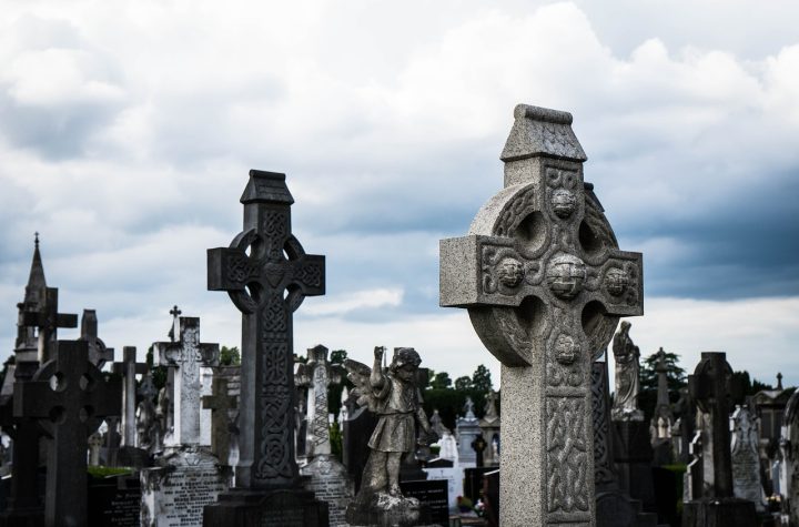 Pogrzeb bez księdza – alternatywna forma pożegnania